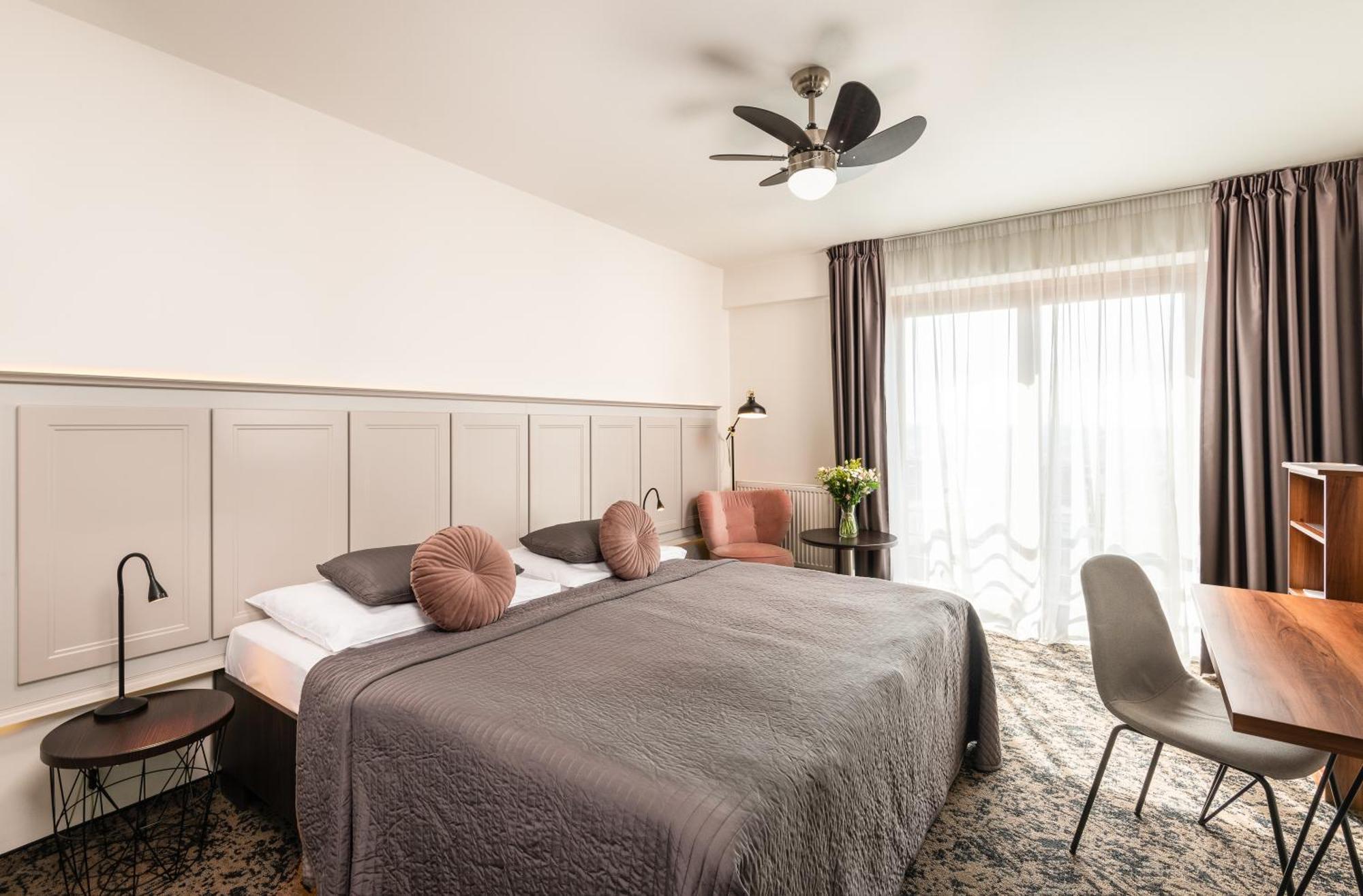 Hotel Troja Prague Exterior photo