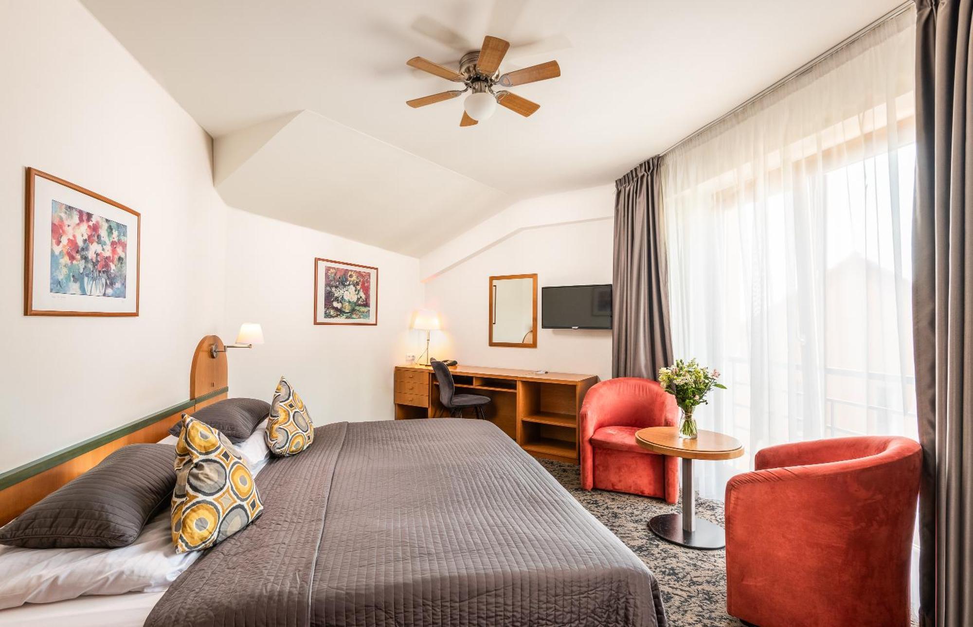 Hotel Troja Prague Exterior photo